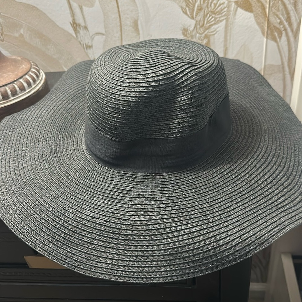 Beach hat, never worn